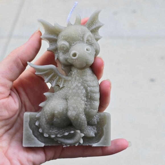 Handmade ✦ Grey Dragon Candle ✦ Soy Wax w/ Cinnamon | Fantasy Familiar Decor - Picture 10 of 10